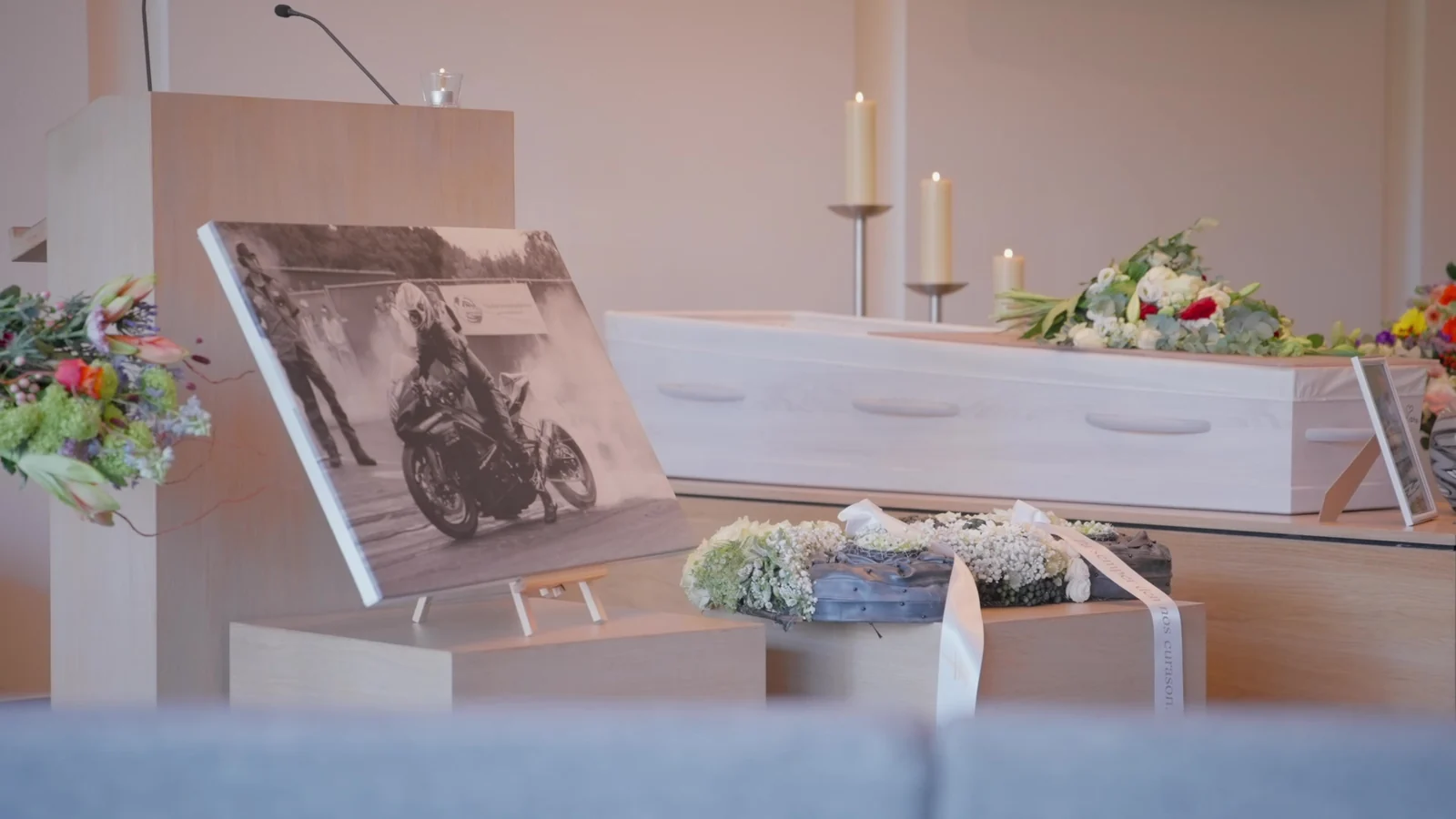 Een rustig vastgelegde uitvaartceremonie